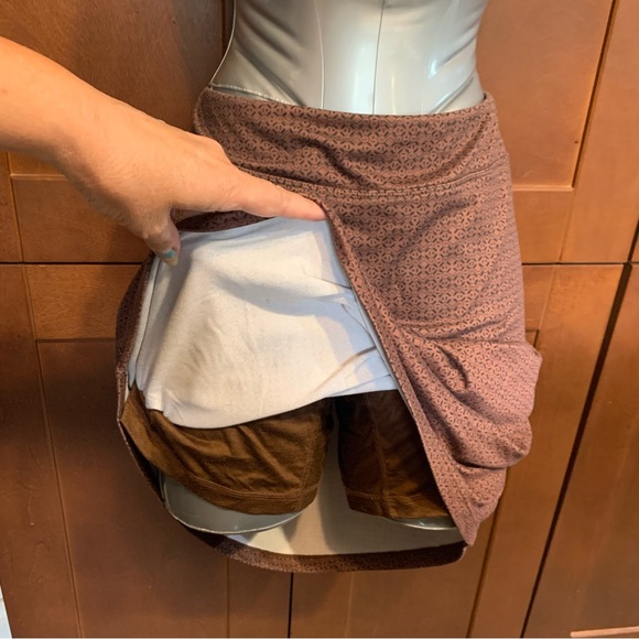 Brown patterned skort stretchy athleisure - Picture 2 of 7